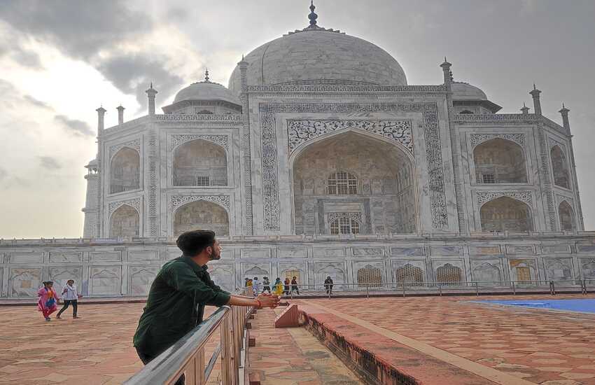 Sunrise Viewpoint in Taj Mahal - Agra